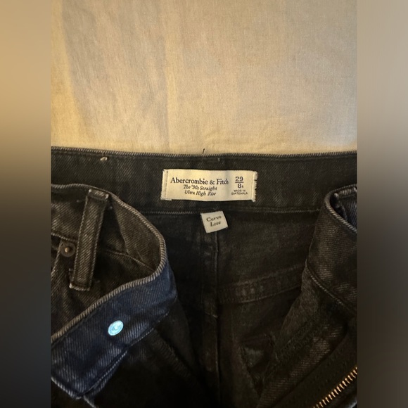 Abercrombie & Fitch Black Curve Love Ultra High Rise 90s Straight Jean (Size 8R) - Picture 3 of 5